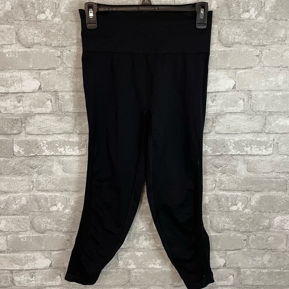 Athleta Black Seamless Crop Leggings